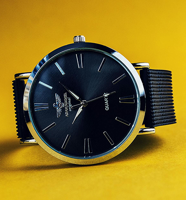 Minimal Analog Wristwatch